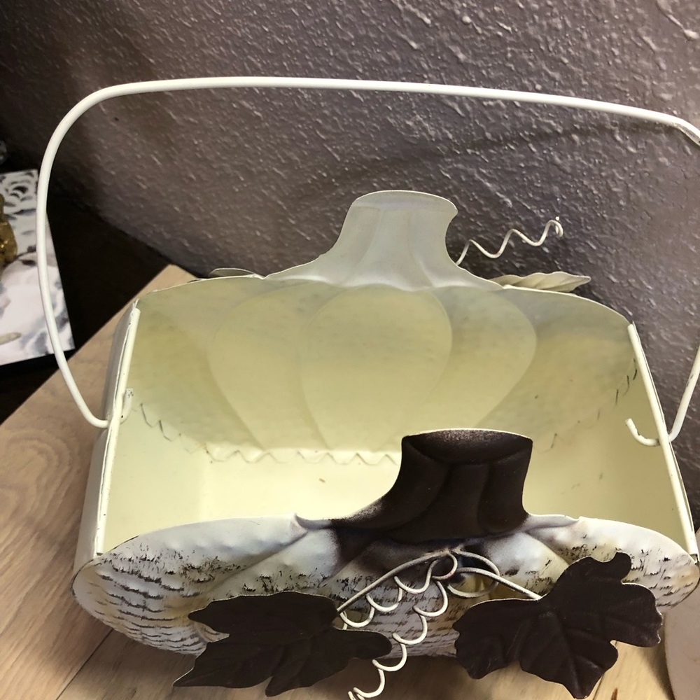 Thanksgiving/Fall Decor - Picture 3 of 7
